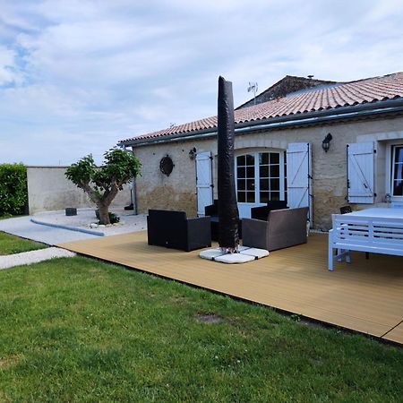 فيلا Domaine Des Pres De Joussac - Protocole Sanitaire Strict Jau-Dignac-et-Loirac المظهر الخارجي الصورة