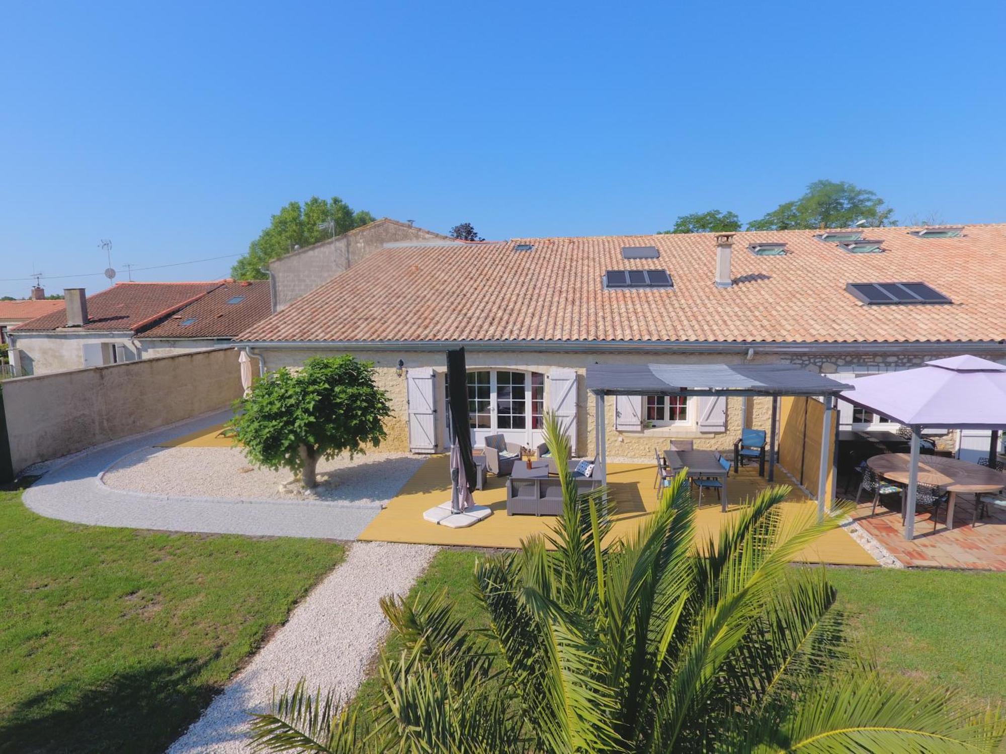 فيلا Domaine Des Pres De Joussac - Protocole Sanitaire Strict Jau-Dignac-et-Loirac المظهر الخارجي الصورة