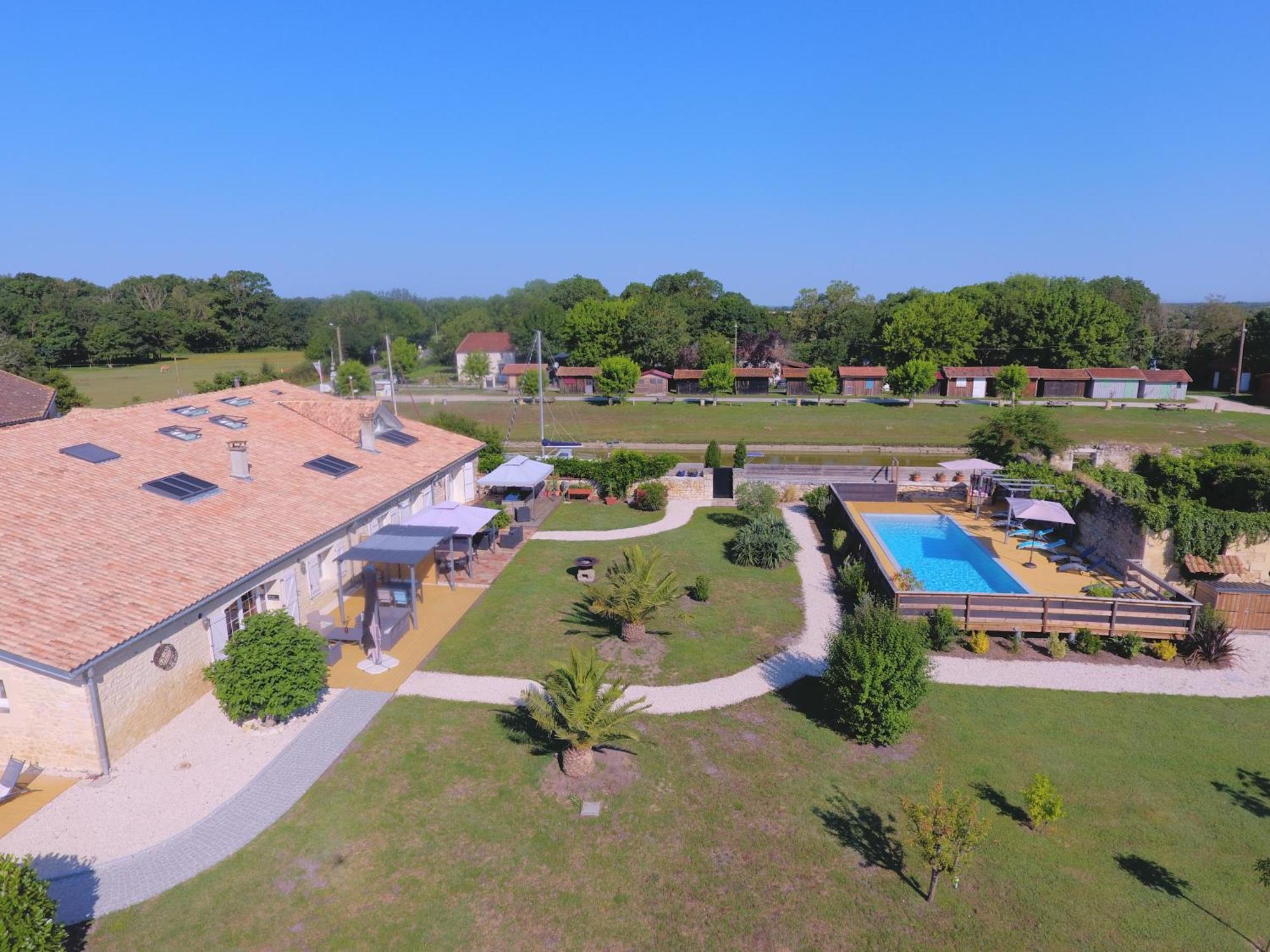 فيلا Domaine Des Pres De Joussac - Protocole Sanitaire Strict Jau-Dignac-et-Loirac المظهر الخارجي الصورة